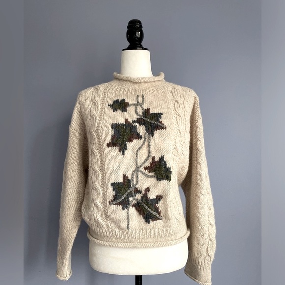 Vintage Sweaters - Gorgeous VTG Hand Knit 100% Wool Oatmeal  🍃 Leaf / Vine Detail - S, M